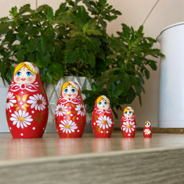 Red Russian Doll in Sarafan with Daisy Flowers - Matryoshka with Chamomile Flowers Set of 5 pcs